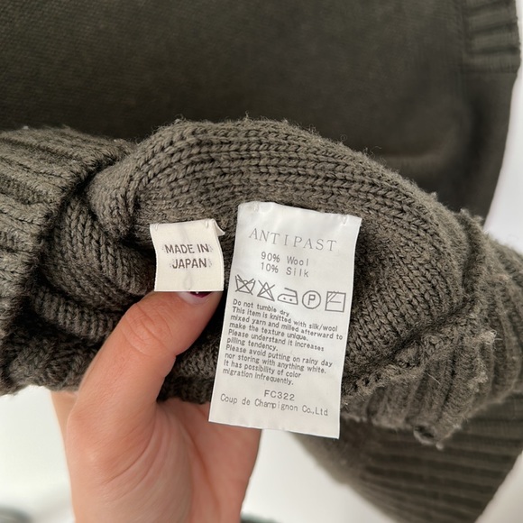 Antipast Sleeveless Sweater - Picture 6 of 6